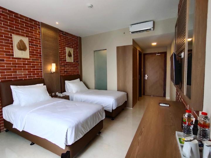 Lynn Hotel Mojokerto Exterior photo