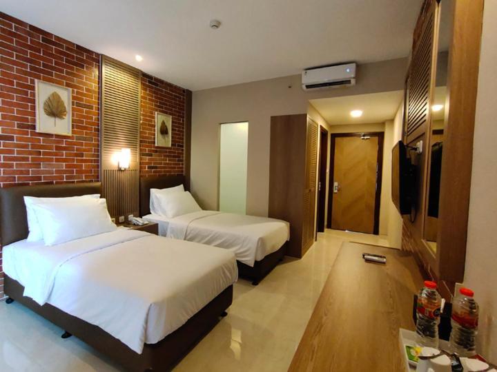 Lynn Hotel Mojokerto Exterior photo